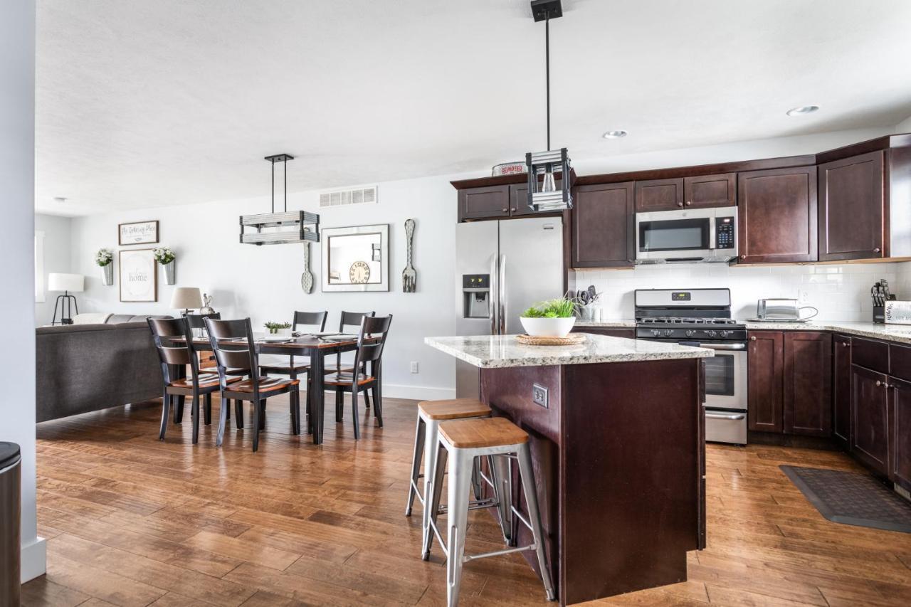 “Hygge” 3Bdr Townhouse, Close To Beach, Park & Wineries! トラバーズ・シティ エクステリア 写真